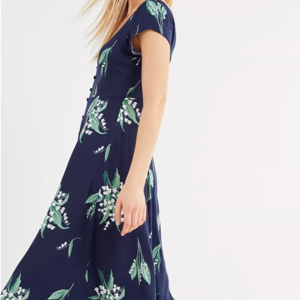UO Malena Navy Floral Button-Down Midi Dress Size Small